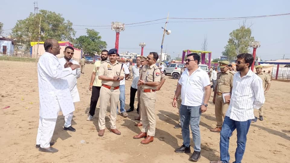 Over 200 police personnel deployed for security of Dussehra fair in Khurja SP and CO conducted an inspection i