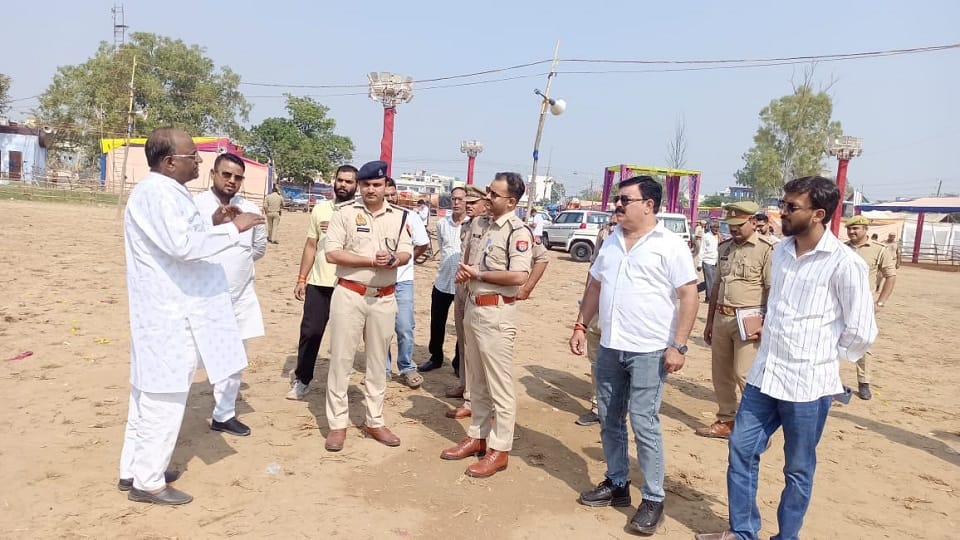 Over 200 police personnel deployed for security of Dussehra fair in Khurja SP and CO conducted an inspection i