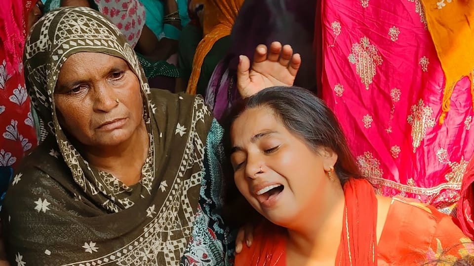 Greater Noida Five Death Case Elder Son Suicide 8 Years Ago Now Younger Son Family death