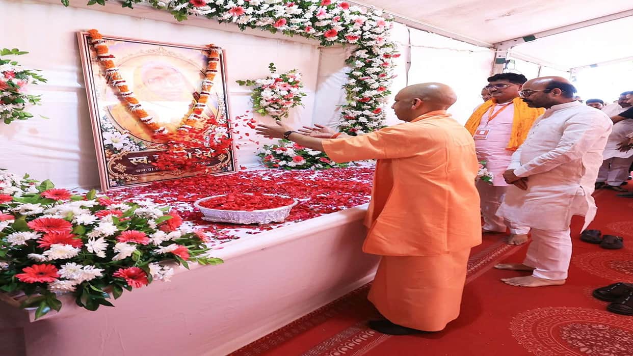 CM Yogi Adityanath Pays Tribute to Former Basti MP Harish Dwivedis Mother