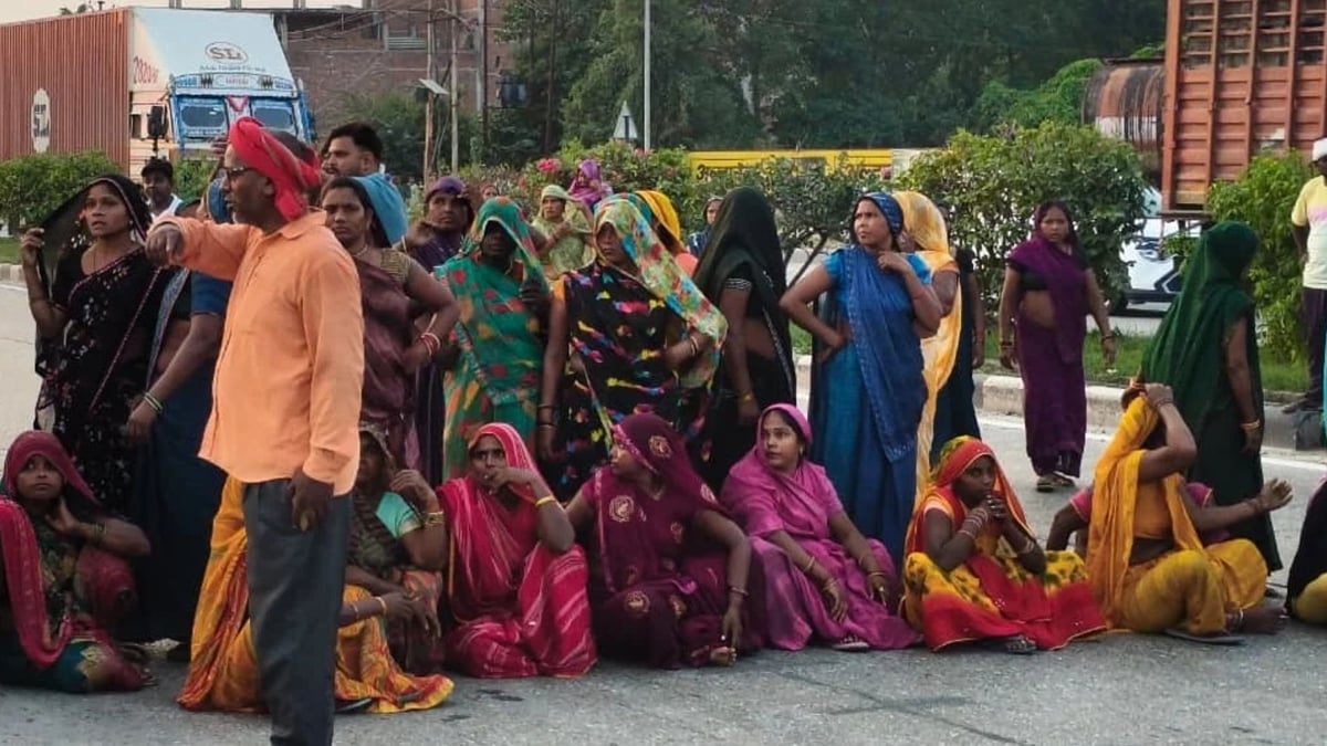 वाराणसी में तीन की मौत: ट्रक ने विवाहिता को 100 मीटर तक घसीटा, 3 घंटे चक्काजाम; दो युवकों ने गंवाई जान