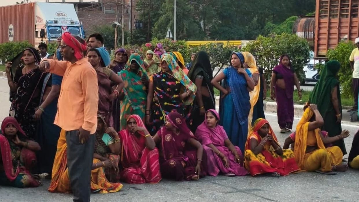 Three deaths in Varanasi Truck drags married woman 100 meters road blocked two young men lose lives