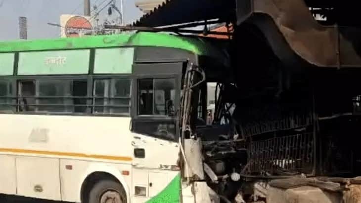 indore-chandan-nagar-chartered-bus-accident-dhaba
