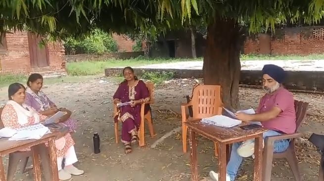 Kanpur Special voter revision camp in Shuklaganj crowds gathered in morning followed by lull in the afternoon