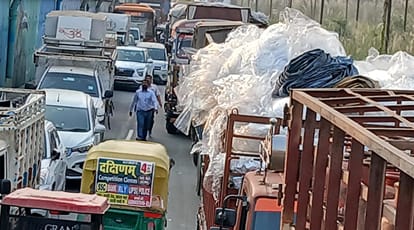 Kanpur accident container truck dragged them for 10 meters mother kept her child clutched to her chest