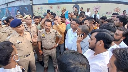Kanpur accident container truck dragged them for 10 meters mother kept her child clutched to her chest
