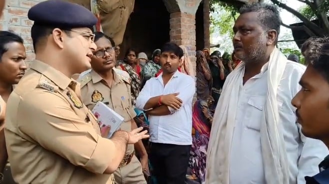 फतेहपुर: किसान का फंदे से लटका मिला शव, परिजनों ने पुलिस पर लगाया प्रताड़ना का आरोप, सीओ ने जांच का दिया भरोसा