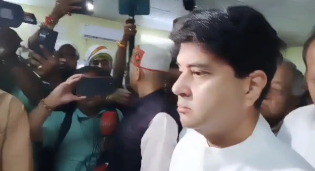 एमपी: ग्वालियर ट्रक हादसे के बाद ट्रामा सेंटर पहुंचे सिंधिया, बोले- पहले 24 घंटे घायलों को बचाना प्राथमिकता