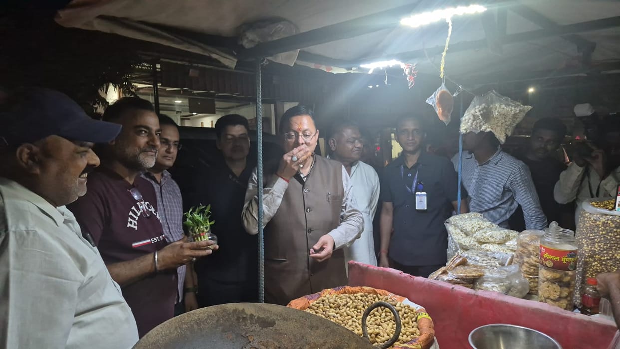 Uttarakhand CM Dhami enjoyed some peanuts from street vendor cart in Khatima near railway crossing
