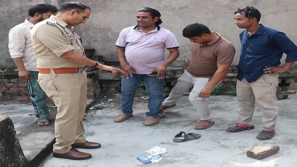 Agra Man Dies After Falling from Roof During Clash with Cops, Family Alleges He Was Pushed