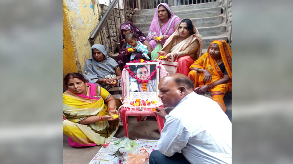 कानपुर: दिवंगत बेटी को न्याय दिलाने के लिए भटक रहा पिता, न्यायालय भवन की 6वी मंजिल से कूदकर दी थी जान