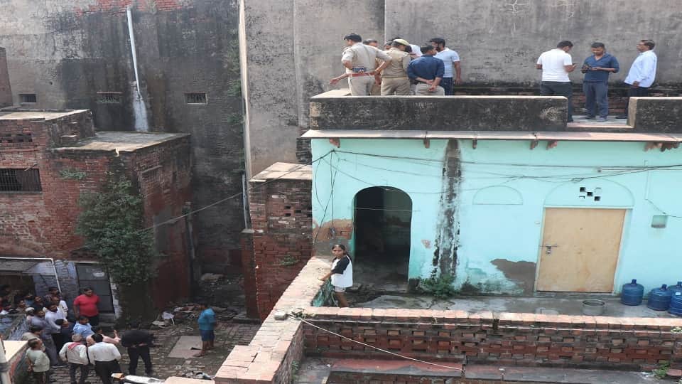Agra Man Dies After Falling from Roof During Clash with Cops, Family Alleges He Was Pushed