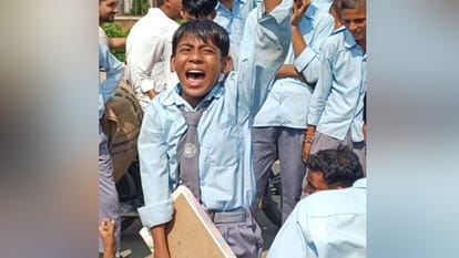 Baghpat: 'Gen Alpha' takes to the streets to protest the disconnection of their college's electricity