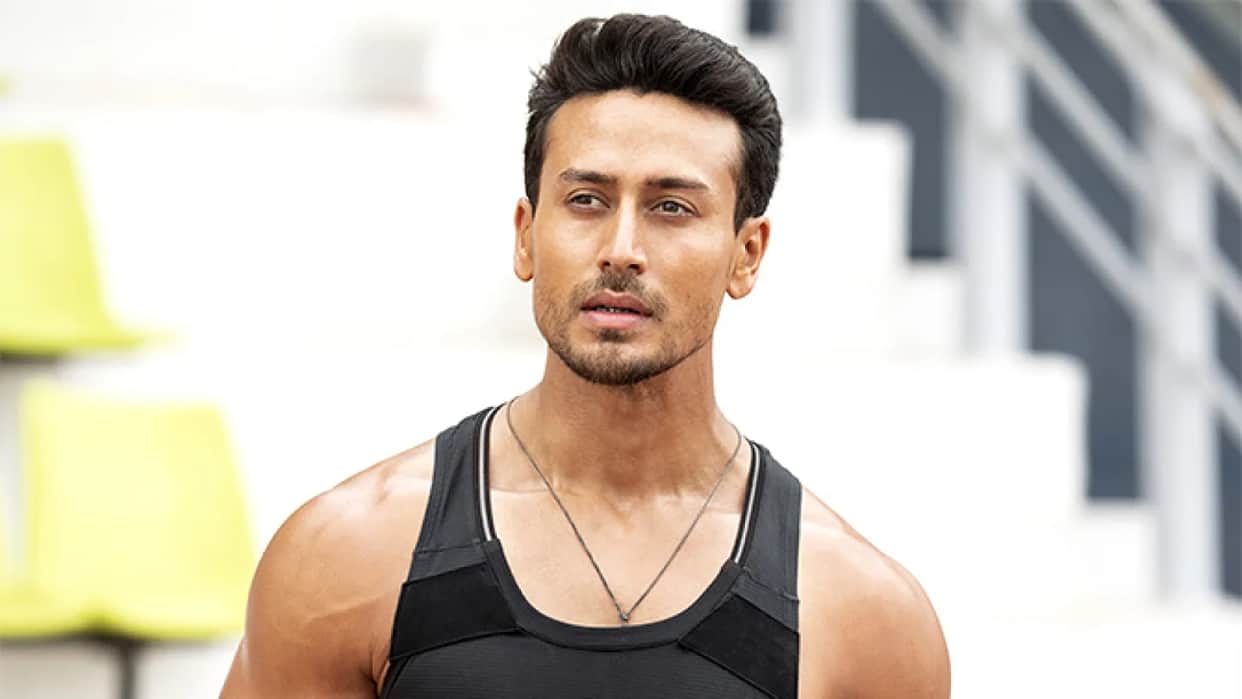 Firing On Tiger Shroff at mumbai juhu actor injured Police are searching for the accused