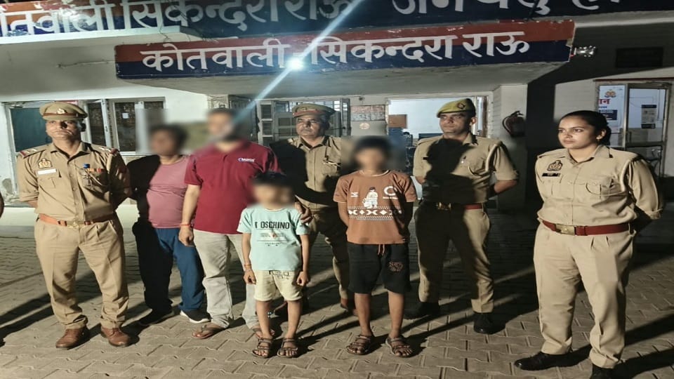 Two brothers reached Sikandrarao from Aligarh