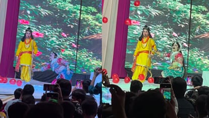 लक्ष्मण के सामने शूर्पणखा ने गाया ऐसा गाना, रामलीला का वीडियो देखकर हंसी नहीं रोक पाएंगे आप