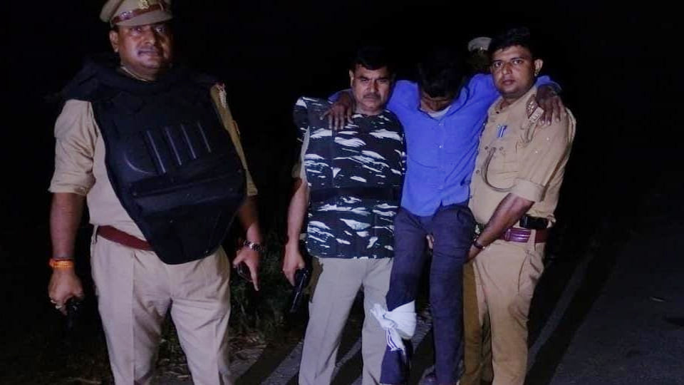 भीतरगांव: बिजली के तार कटिंग गिरोह से मुठभेड़, एक बदमाश के पैर में लगी गोली