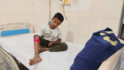 जिला अस्पताल में पीड़ित बच्चा