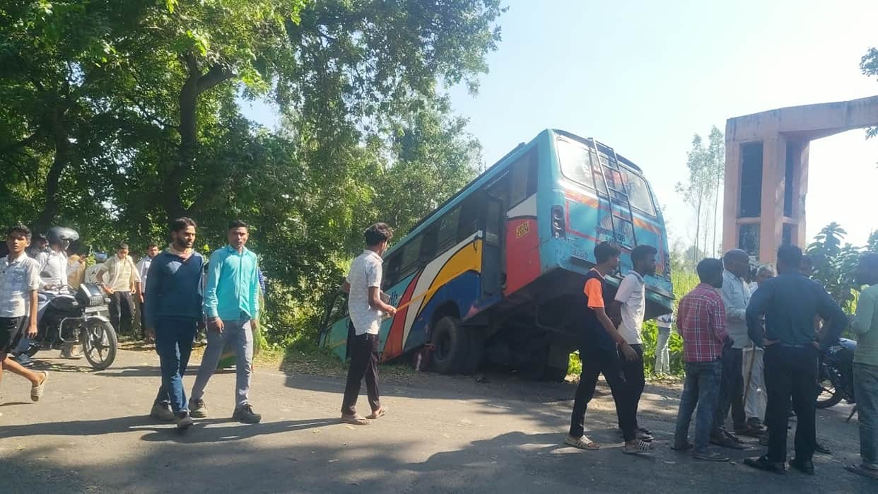 Bus runs over a bike man killed in accident in Lakhimpur kheri