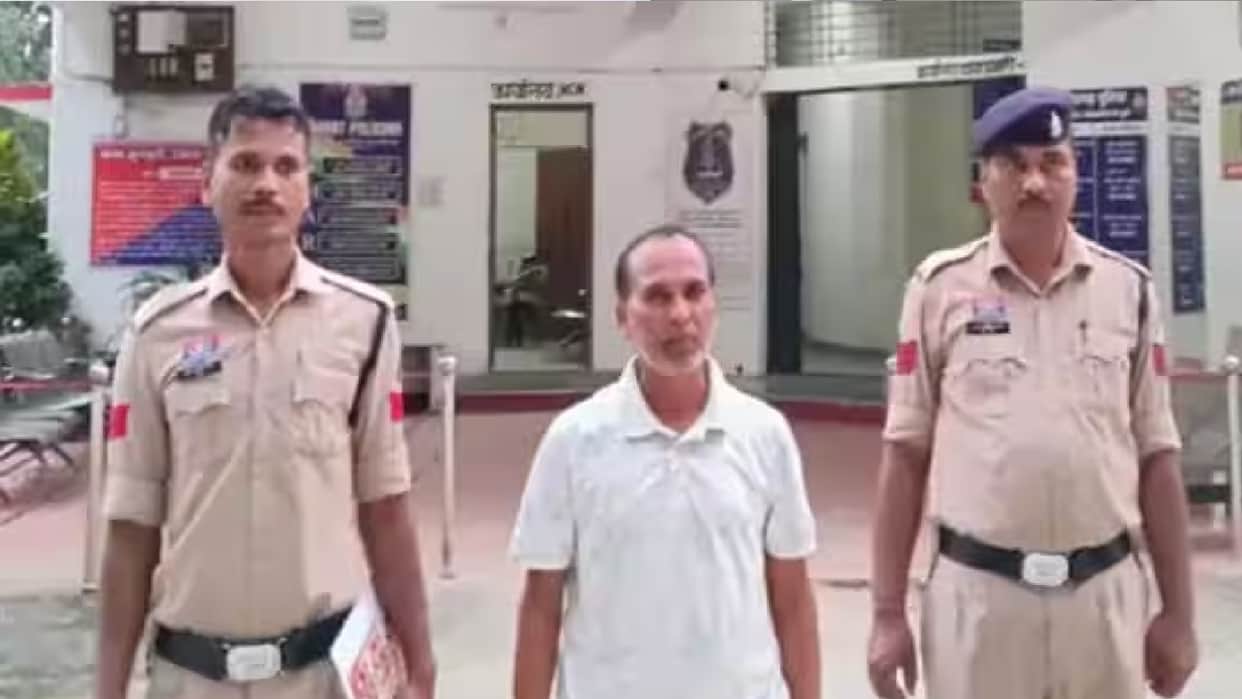 jashpur police arrested to teacher on Facebook post for Ravana