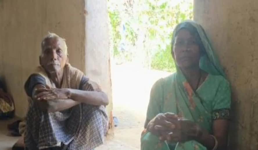 Martyr's Parents in Lakhanpur Allege Daughter-in-Law Evicted Them, Seek Justice from SP Office