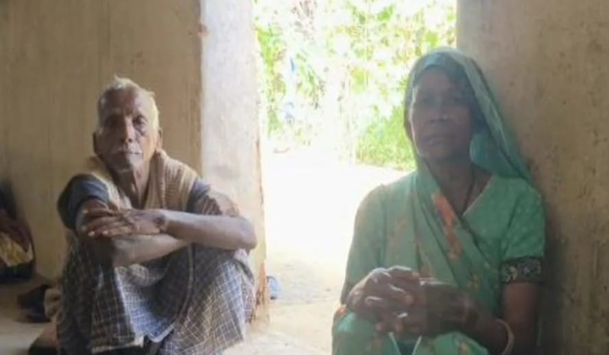 Martyr's Parents in Lakhanpur Allege Daughter-in-Law Evicted Them, Seek Justice from SP Office