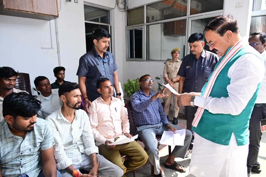 डिप्टी सीएम का जनता दर्शन:  उप मुख्यमंत्री केशव प्रसाद मौर्य ने सुनीं फरियादियों की समस्याएं, दिए निर्देश