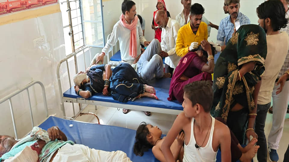 Jalaun: trolley carrying devotees on their way to immerse 'jaware'  overturned, leaving 19 people injured