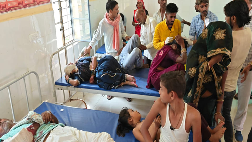 Jalaun: trolley carrying devotees on their way to immerse 'jaware'  overturned, leaving 19 people injured