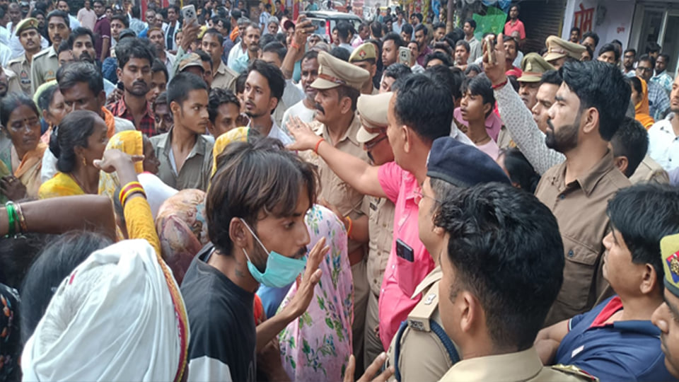 हमीरपुर: फल विक्रेता की मौत पर परिजनों ने लगाया जाम, पोस्टमार्टम में गोली लगने की पुष्टि