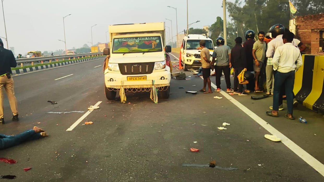 Mirzamurad truck collided Scorpio four people died four injured police arrived scene Varanasi Accident