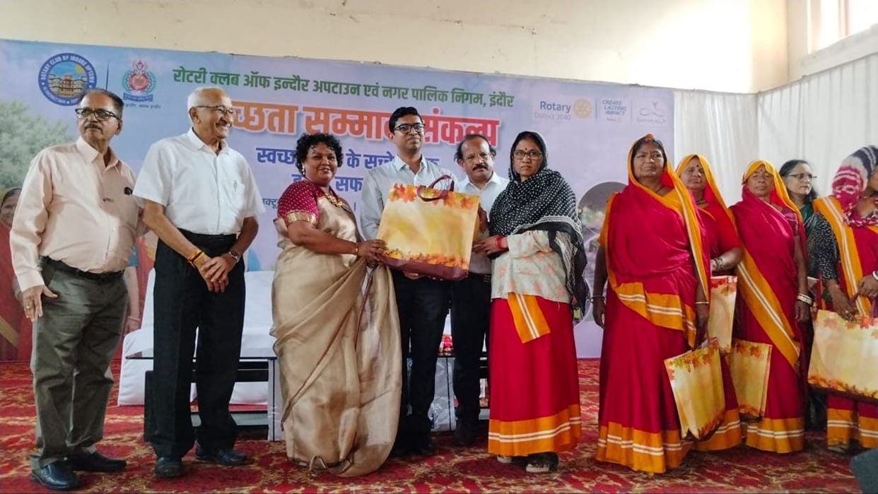 indore-safai-mitra-samman-sankalp-gandhi-hall