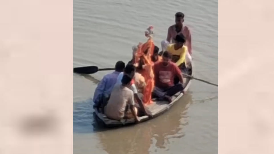 Boat capsizes in the Ganges during Durga idol immersion; seven people on board narrowly escape drowning