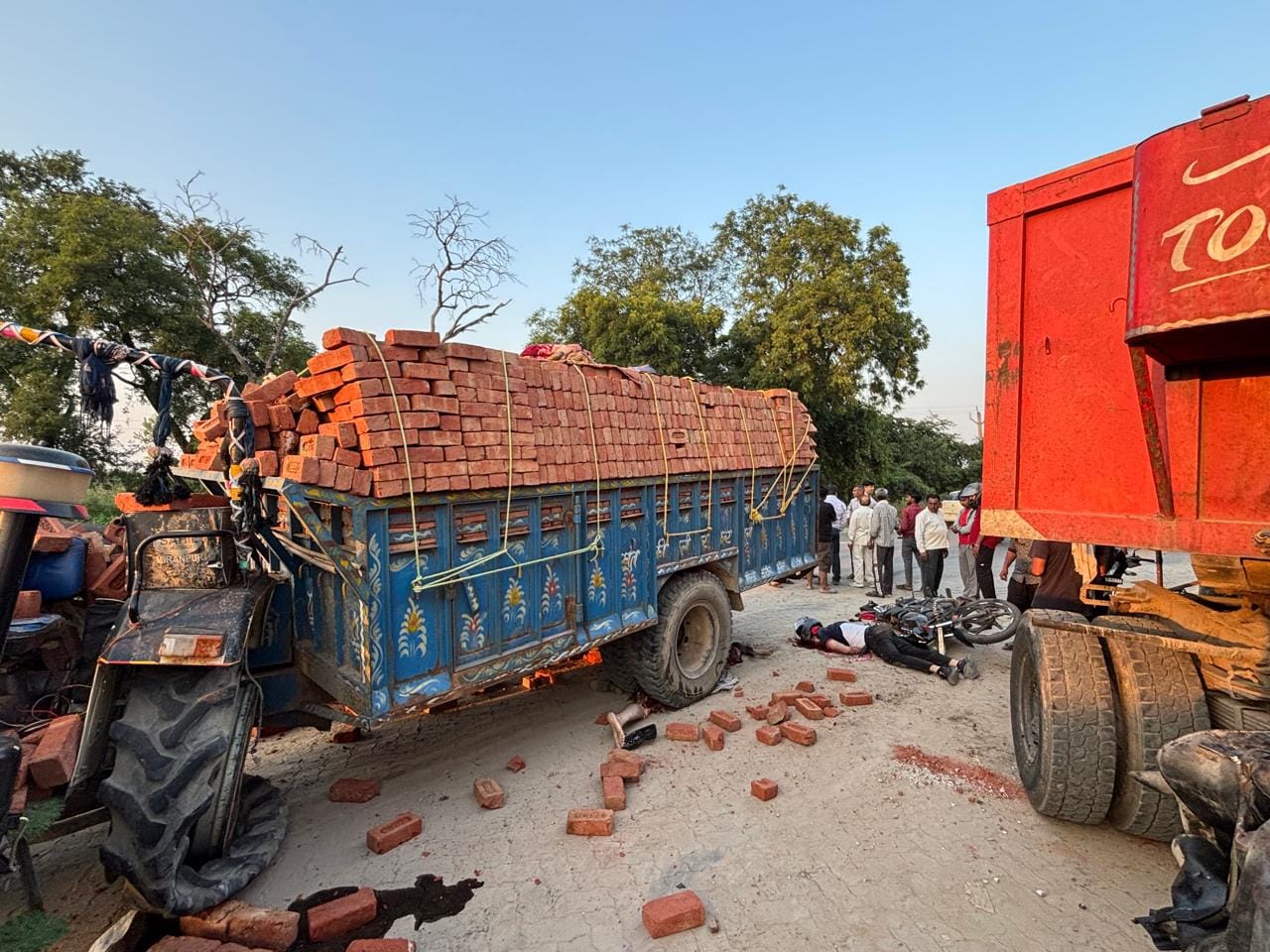 two brothers killed bulandshahr anupshahr overloaded tractor accident