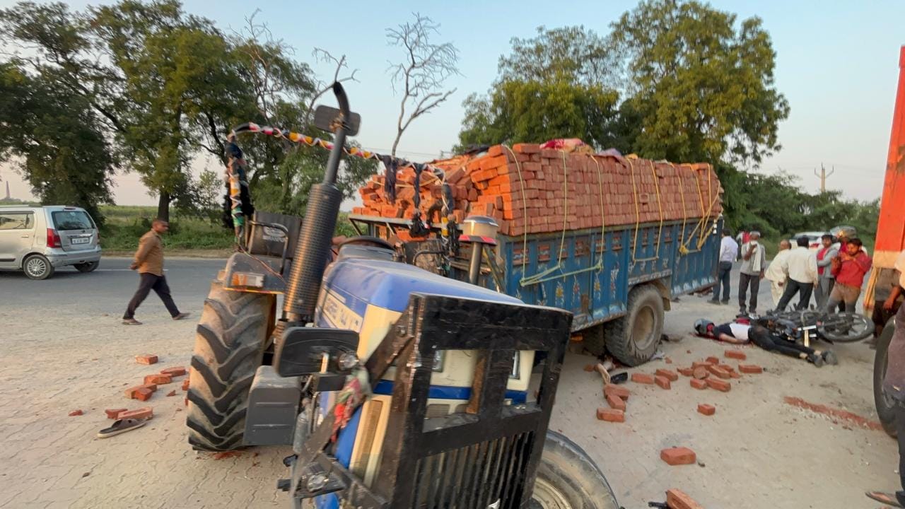 two brothers killed bulandshahr anupshahr overloaded tractor accident