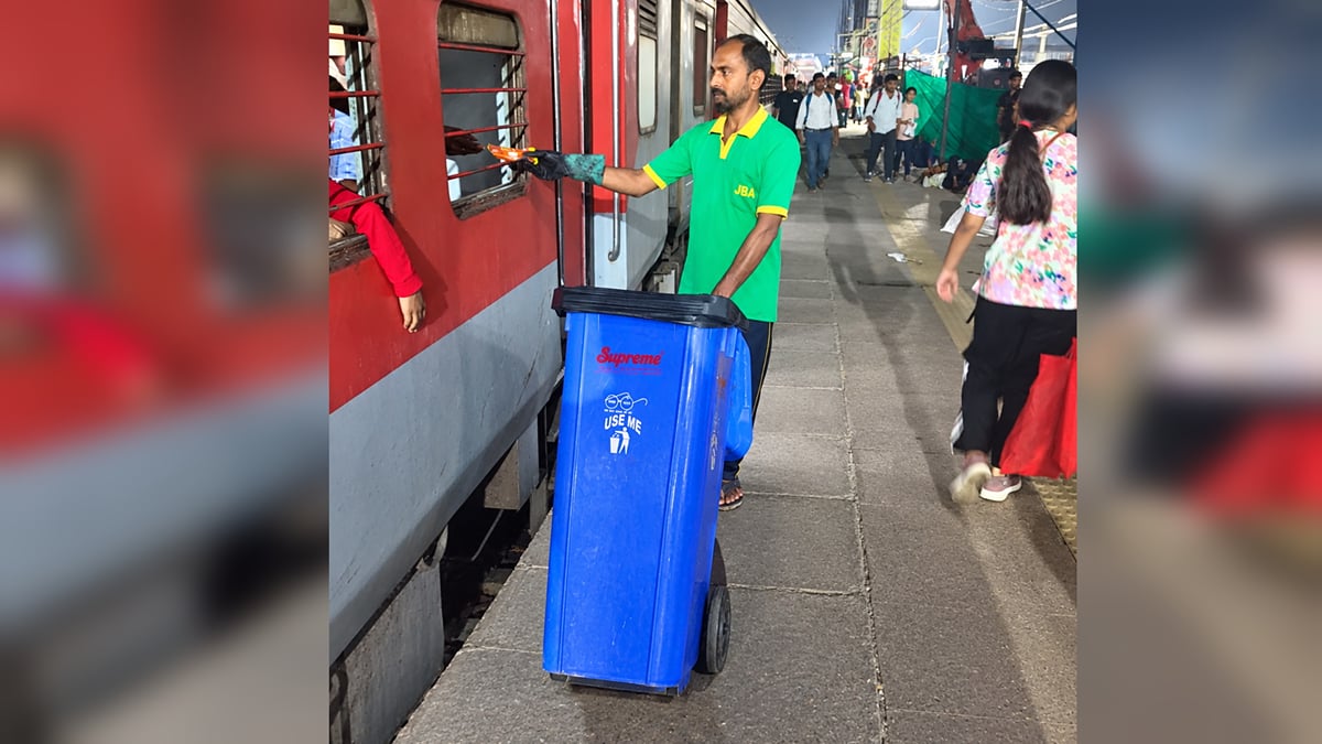 रेलवे : खिड़कियों से बाहर प्लेटफॉर्म पर नहीं सीधे चलित डस्टबिन में जाएगा कचरा, स्वच्छता मित्रों की तैनाती