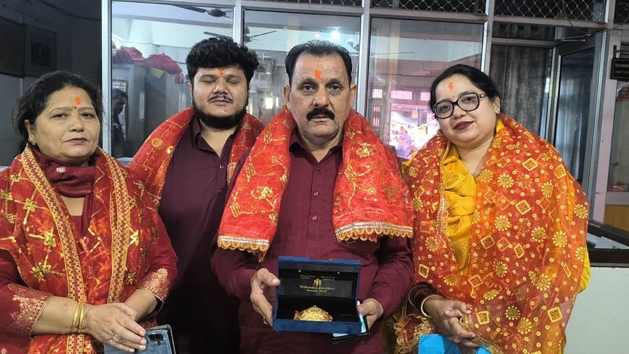 maa jwala temple gold umbrella offering naina devi gold jewellery