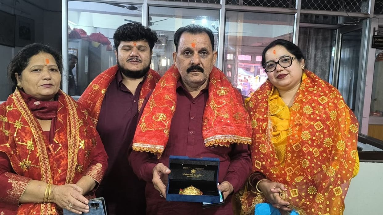 maa jwala temple gold umbrella offering naina devi gold jewellery