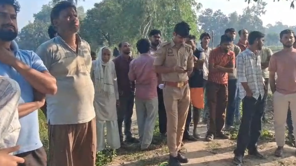 कन्नौज: पेड़ पर फंदे से लटका मिला किशोर का शव, जांच में जुटी पुलिस
