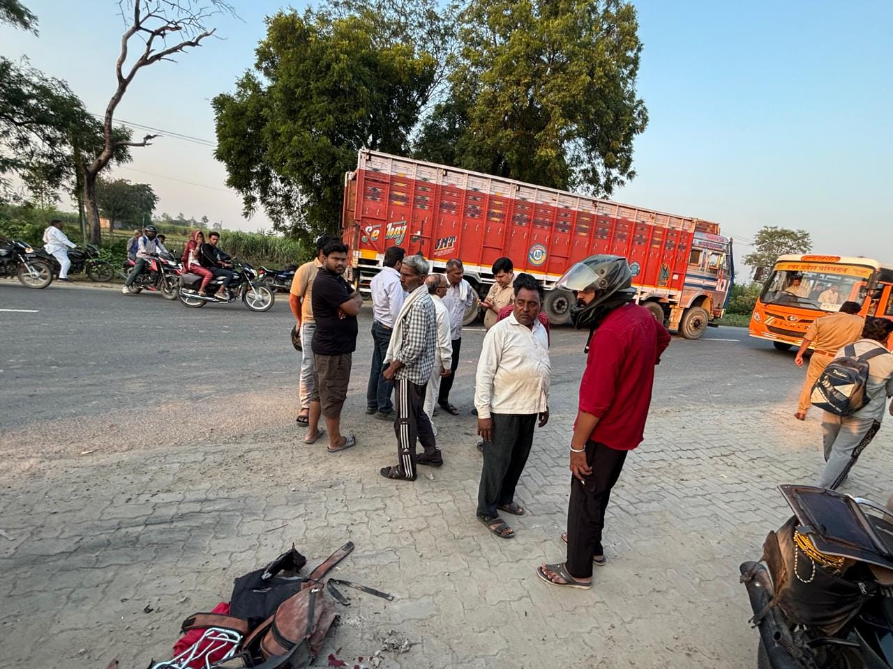 two brothers killed bulandshahr anupshahr overloaded tractor accident