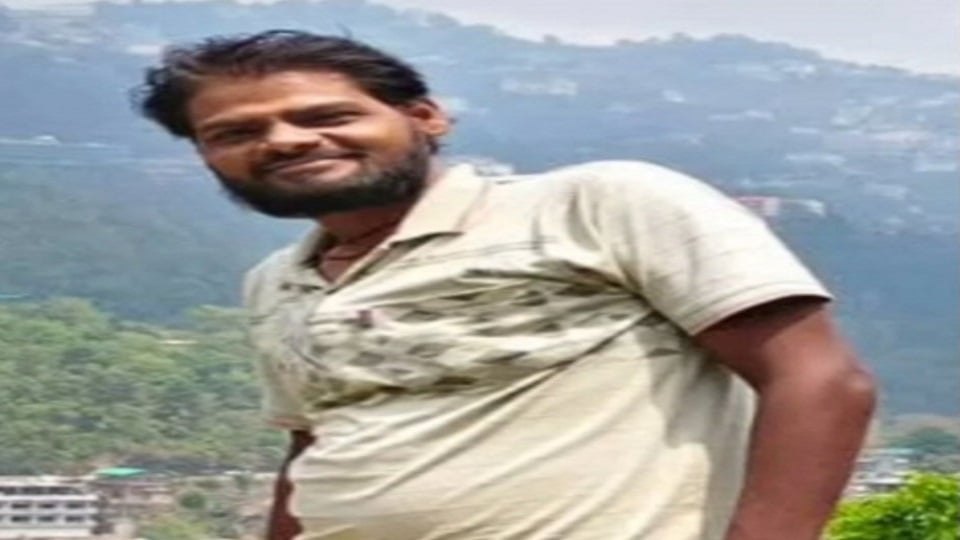 हाथरस सड़क हादसा: जयपुर से लौट रहे युवक को अज्ञात वाहन ने मारी टक्कर, हादसे में मौत, परिवार में छाया मातम