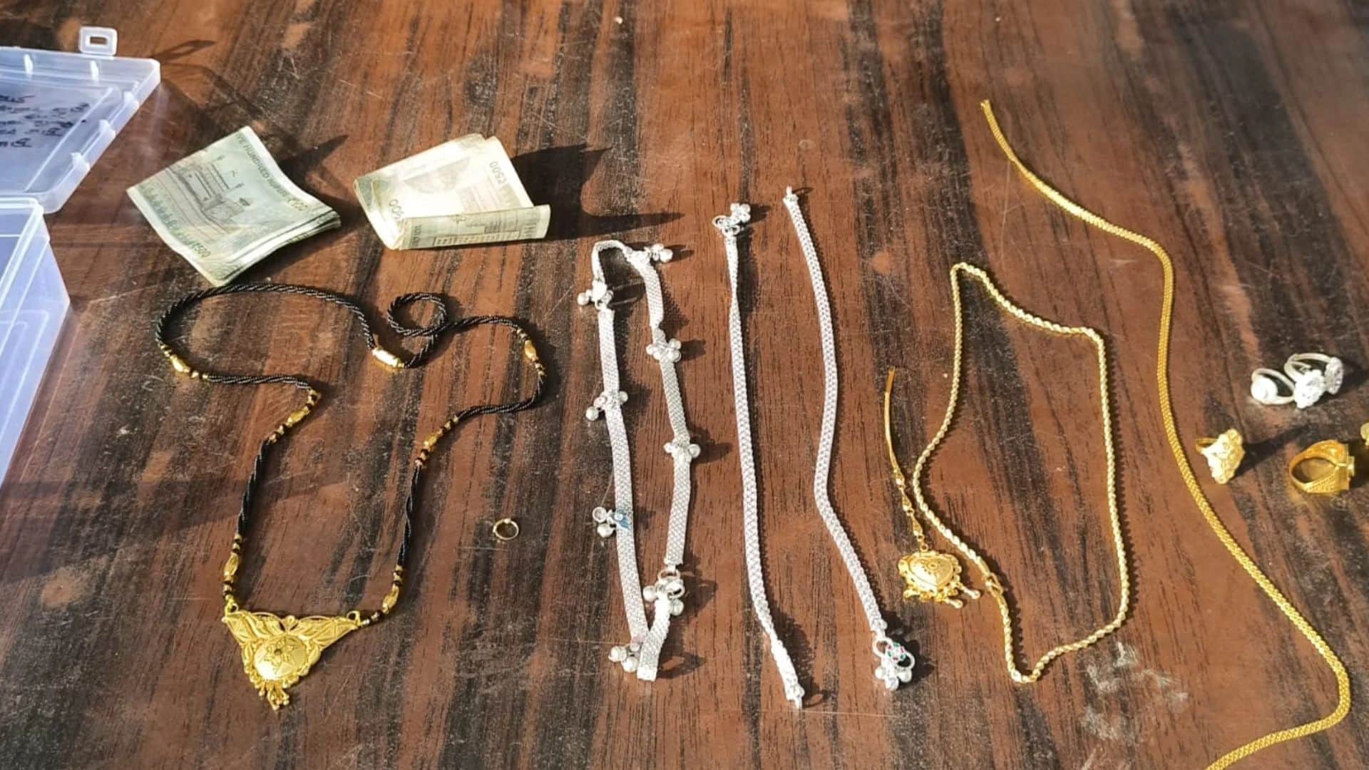 thieves injured encounter jewelry six lakh cash auto rickshaw thefts recovered six incidents solved
