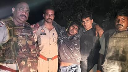 Encounter Two criminals collect stolen jewellery sustained gunshot wounds 29 cases registered in uttar pradesh