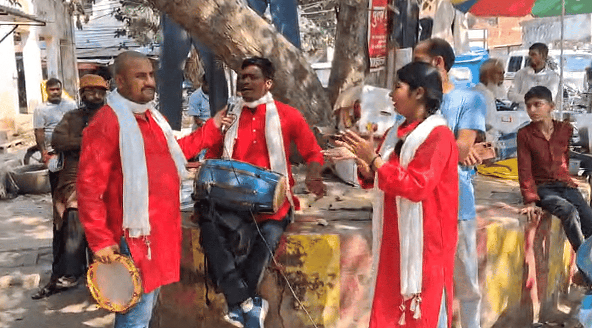गाजीपुर: नुक्कड़ नाटक से प्लास्टिक के नुकसान बताए, लोगों से इस्तेमाल नहीं करने की अपील