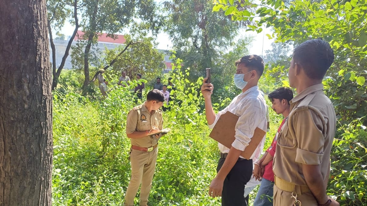 शाहजहांपुर: सेटेलाइट बस अड्डे के पास पेड़ से लटका मिला ग्रामीण का शव, बीमारी से थे परेशान