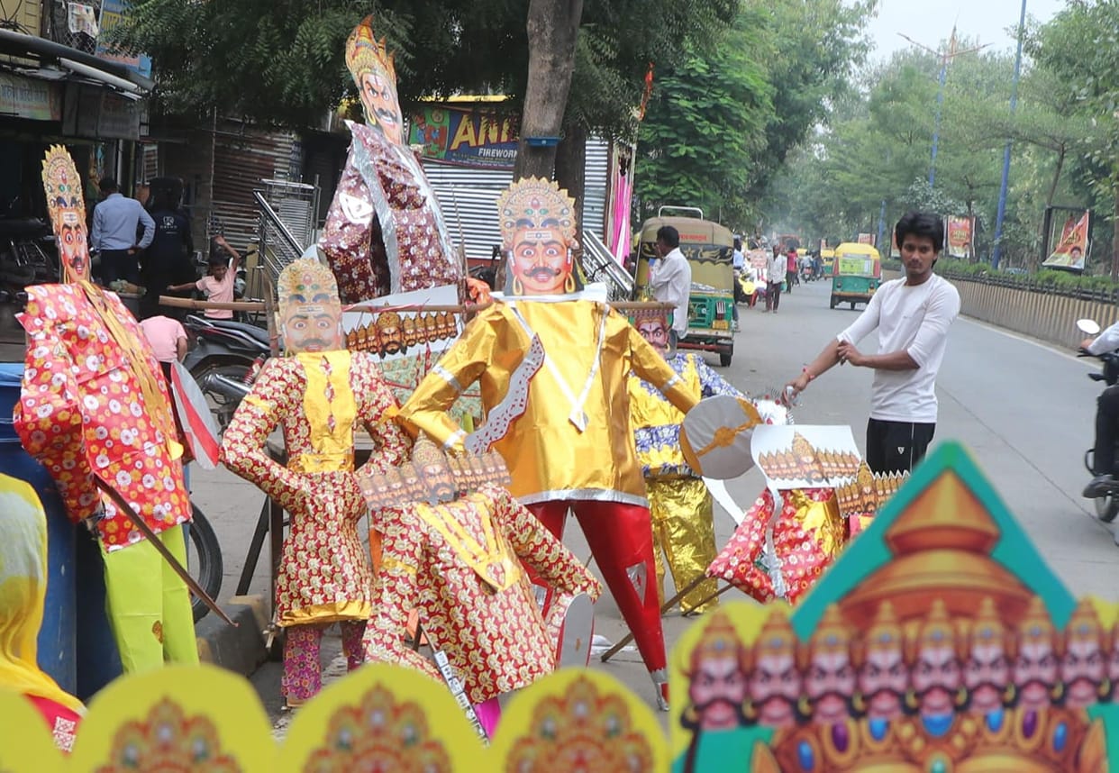 Indore: In Indore, Ravana is providing employment; readymade Ravana effigies ranging from 10 to 20 feet in hei