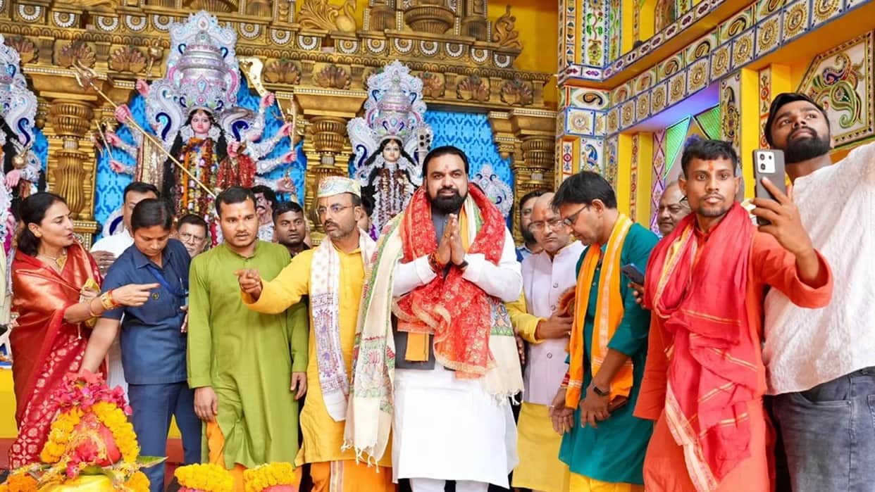 Patna: On Mahanavami, Chief Minister Samrat Choudhary offered prayers to Goddess Durga.