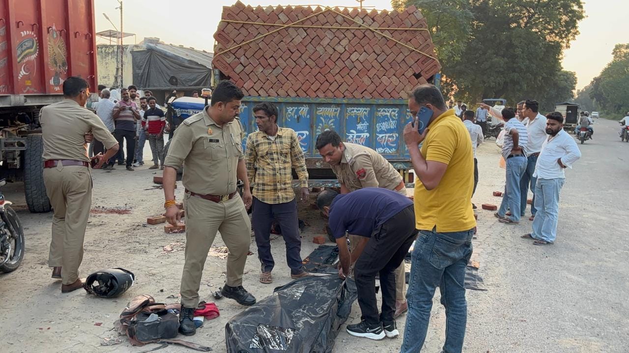 two brothers killed bulandshahr anupshahr overloaded tractor accident