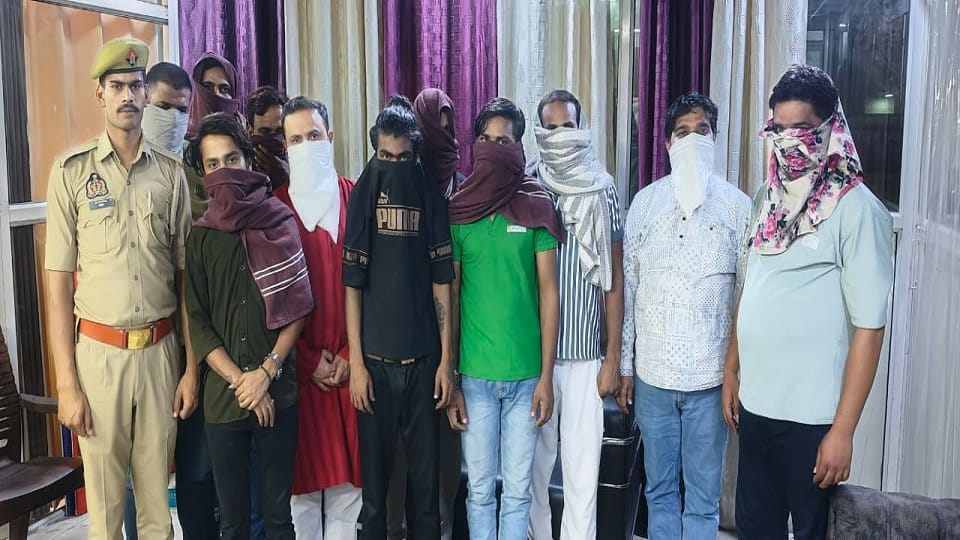 Police raid spa centers in Ghaziabad 11 people including operator taken into custody in Ghaziabad