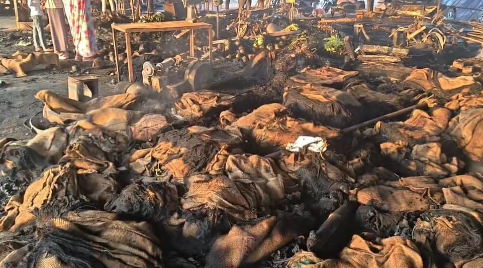 Robertsganj Massive fire new vegetable market shops belonging three commission agents vehicles reduced ashes